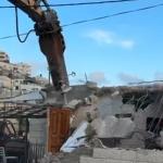 الاحتلال يجبر مقدسياً على هدم منزله ذاتياً في سلوان جنوب المسجد الأقصى