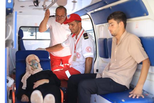 إجلاء 38 مريضًا من قطاع غزة عبر معبر رفح لتلقي العلاج خارج القطاع