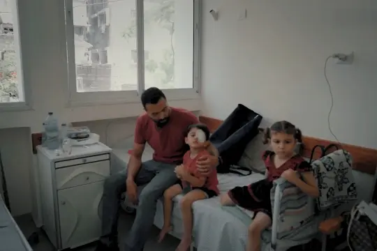 الصحة بغزة تحذر: نقص الأجهزة والأدوية يهدد مرضى العيون