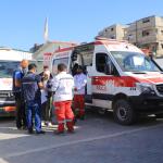 الهلال الأحمر الفلسطيني يُجلي 33 مريضاً من غزة عبر معبر رفح لتلقي العلاج خارج القطاع