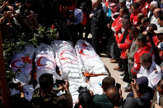 تحقيق يكشف إطلاق ألف رصاصة في مجزرة مسعفي رفح