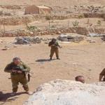 الاحتلال الإسرائيلي يعتقل صحفيين ومتضامنين أثناء توثيق اعتداءات المستوطنين في مسافر يطا