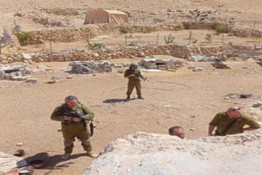 الاحتلال الإسرائيلي يعتقل صحفيين ومتضامنين أثناء توثيق اعتداءات المستوطنين في مسافر يطا