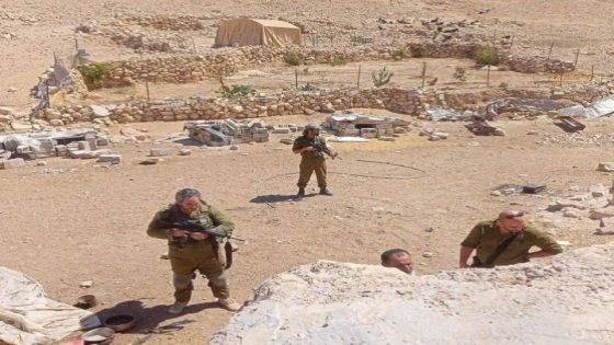 احتجاز الناشط راتب الجبور وصحفيين أجانب عقب اقتحام منطقة "رجوم أعلي" جنوب الخليل