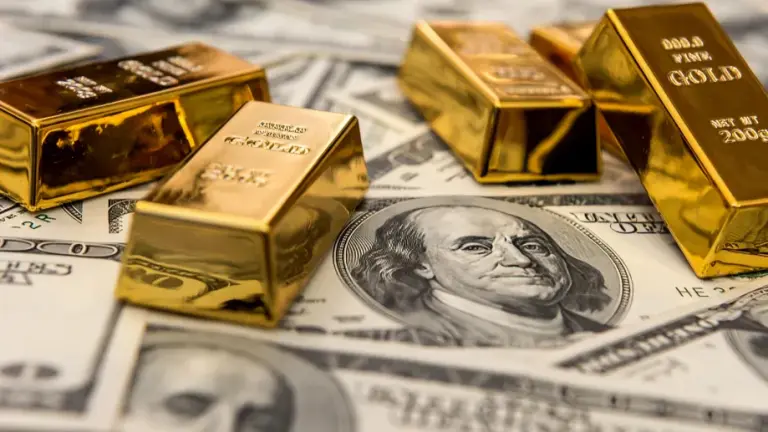 تصريحات كيفن وارش من جاكسون هول تعزز توقعات استمرار السياسة النقدية المتشددة وتضغط على أسعار الذهب