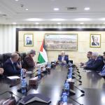 رئيس الوزراء يبحث مع وفد برلماني بريطاني التطورات الميدانية والدعم الدولي لفلسطين