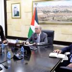 رئيس الوزراء يبحث مع منسق الإغاثة الأممي تعزيز الاستجابة الإنسانية والتعافي المبكر في غزة