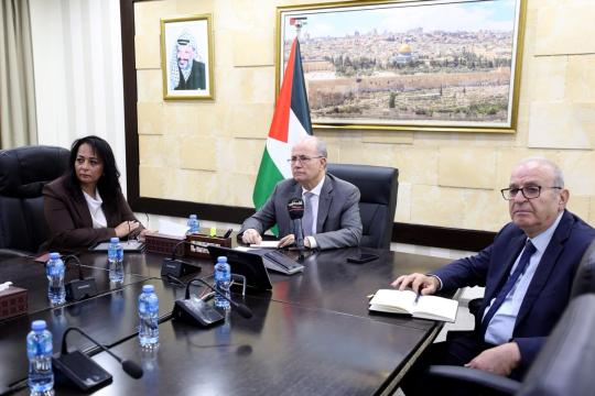 رئيس الوزراء يبحث مع منسق الإغاثة الأممي تعزيز الاستجابة الإنسانية والتعافي المبكر في غزة