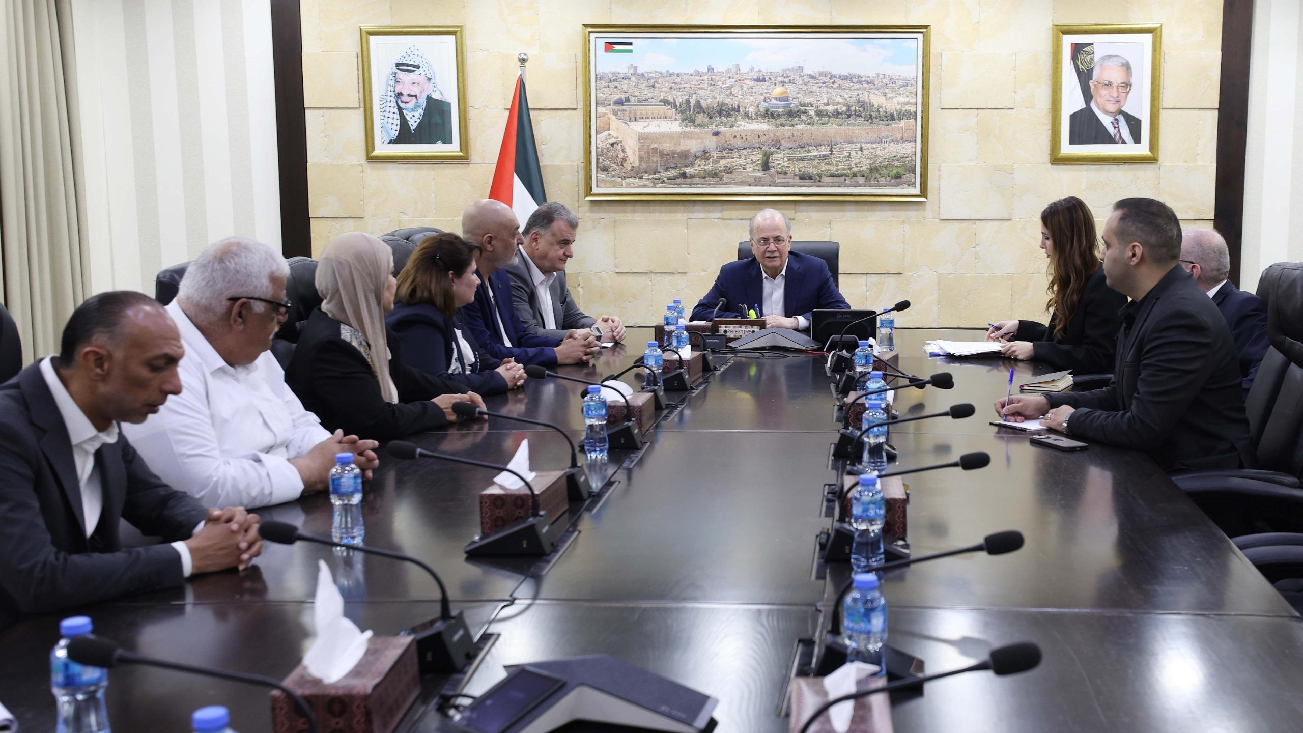 مناقشة أزمة البطالة وتوسيع برامج التشغيل والتأهيل وسط دعوات لتعزيز الدعم الدولي