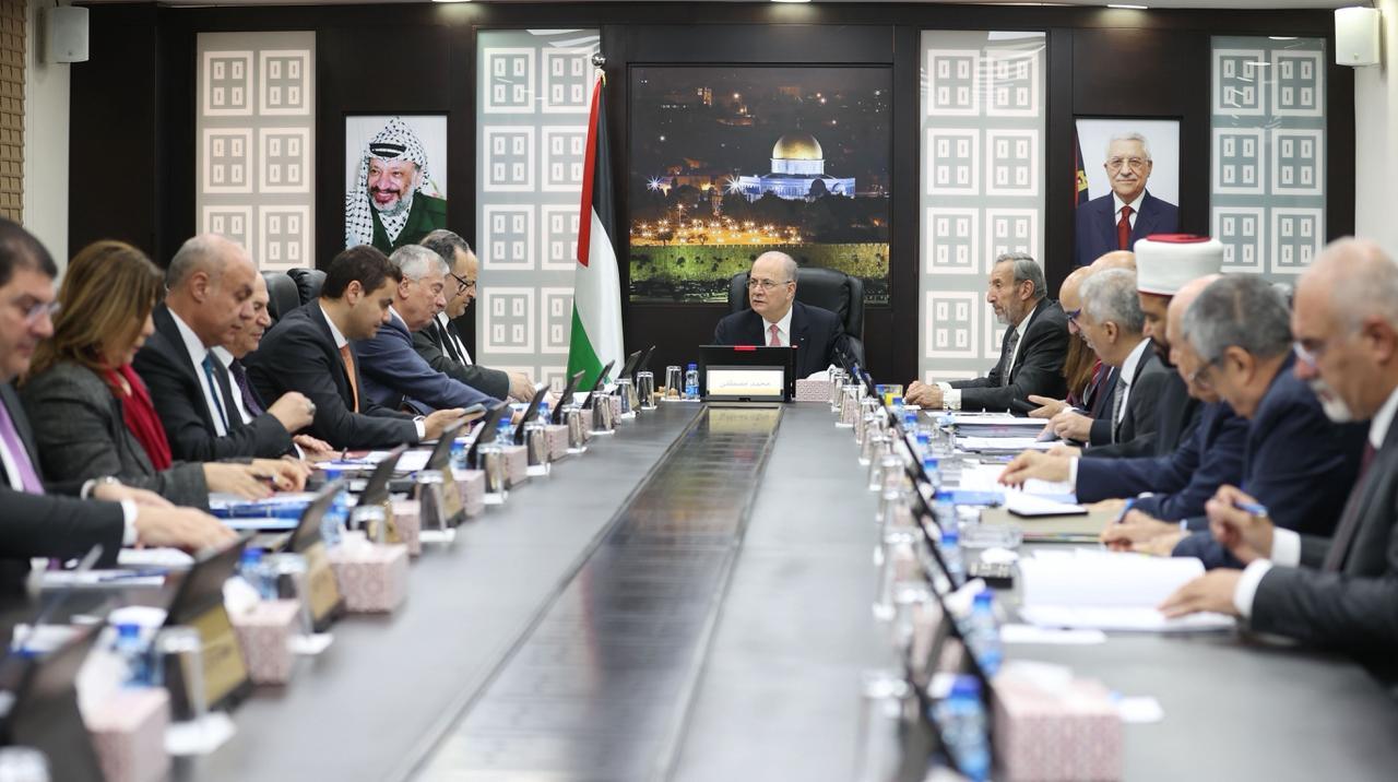 مجلس الوزراء يدين قطع الكهرباء والمياه عن مكاتب "الأونروا" ويصادق على لجان وتنظيمات جديدة للحج والعمرة ومحاكم التسوية