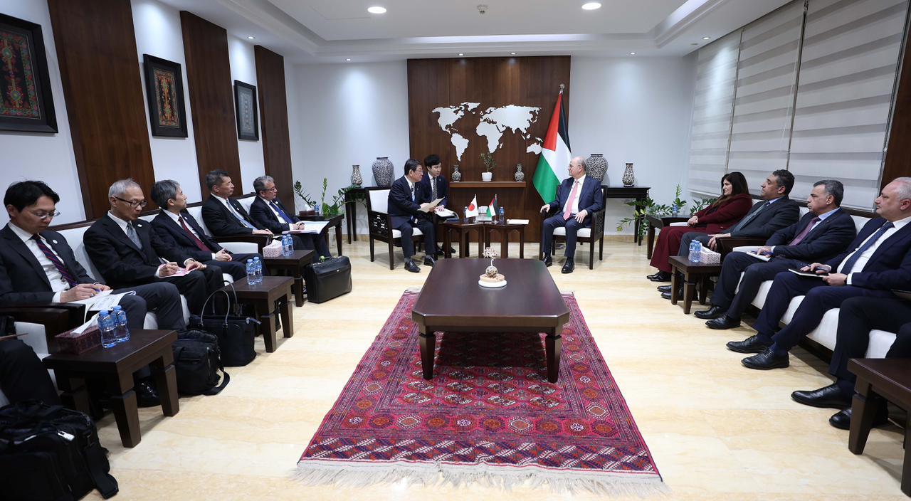 رئيس الوزراء يبحث مع وزير خارجية اليابان تطورات الأوضاع في فلسطين وتعزيز التعاون الثنائي
