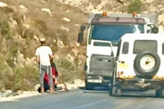 مستوطن يختطف شابين وشاحنتهما قرب نابلس ويقتادهما لجهة مجهولة