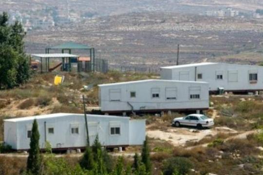 مستوطنون يوسّعون البؤرة الاستيطانية على جبل عيبال شمال نابلس