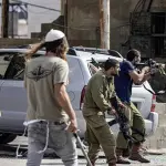 إصابة شاب بجروح خطيرة برصاص المستوطنين شرق رام الله