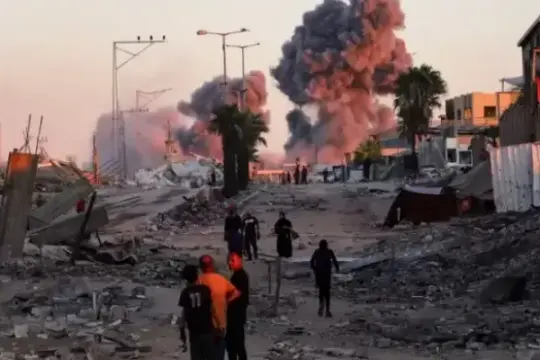 شهيدان باستهداف مسيّرة إسرائيلية وسط قطاع غزة وسط استمرار خروقات وقف إطلاق النار