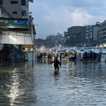 إصابات بين نازحين جراء انهيار جدار على خيمة بفعل الأمطار في مدينة غزة