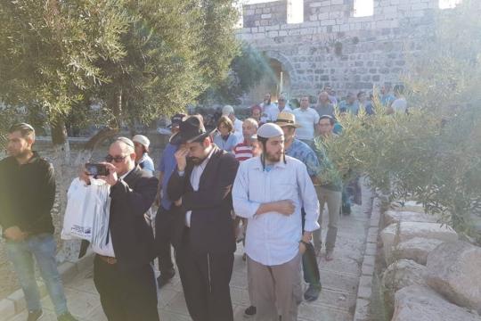 عشرات المستوطنين يقتحمون المسجد الأقصى تحت حماية الاحتلال