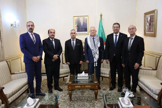 السفير الفلسطيني يطلع رئيس مجلس الأمة الجزائري على مستجدات غزة وتحضيرات الانتخابات التشريعية