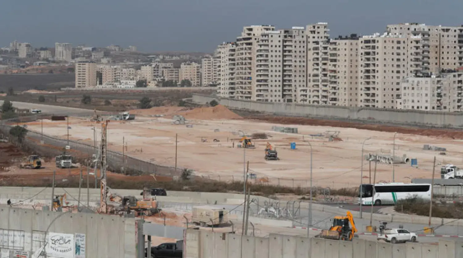 أعمال إنشاء طرق استيطانية جديدة تهدف لربط مستوطنات شمال القدس وشرق رام الله