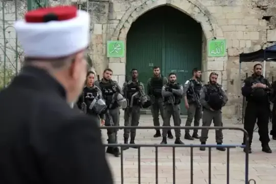 حماس تحذر من خطورة استمرار إغلاق الأقصى ومنع الاعتكاف في رمضان