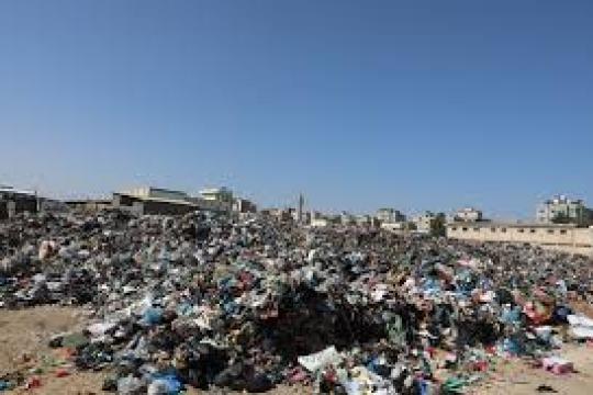 بلدية غزة: أزمة مياه حادة وربع مليون طن نفايات تهدد الصحة العامة