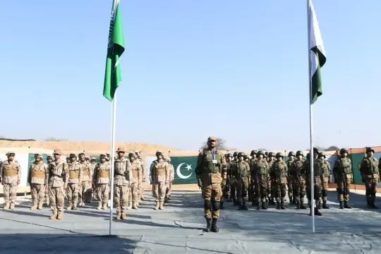 وصول قوة جوية باكستانية إلى السعودية لتعزيز التعاون الدفاعي المشترك