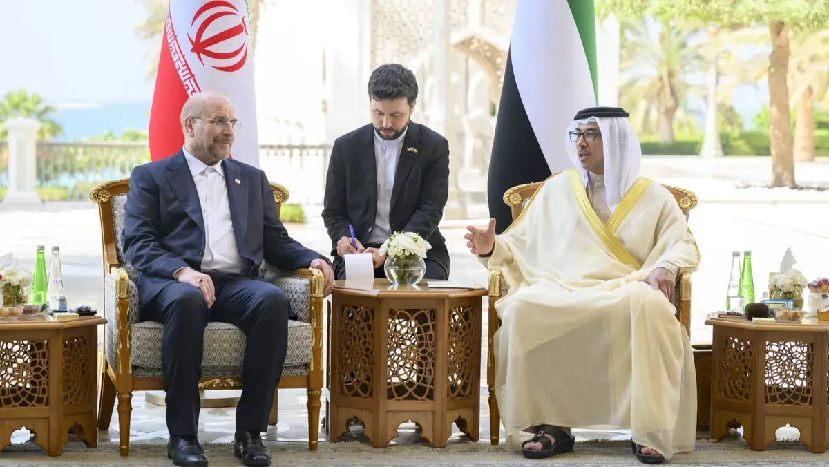 مباحثات بين منصور بن زايد وقاليباف تتزامن مع تأكيدات إماراتية على ضرورة معالجة التهديدات الإقليمية وضمان أمن الملاحة