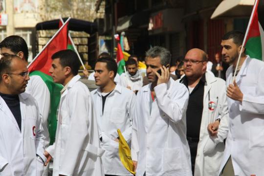 النقابات الصحية في غزة تطالب بصرف الرواتب قبل عيد الأضحى