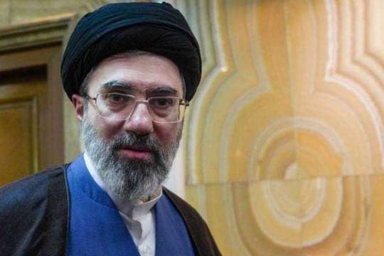 تقييم استخباراتي: المرشد الإيراني الجديد مجتبى خامنئي "عاجز" ويخضع لعلاج طبي في قم