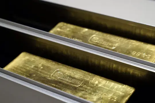 الذهب يقلص مكاسبه وسط تضارب الأنباء حول الحرب في الشرق الأوسط