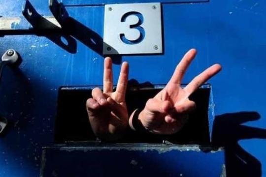 الاحتلال يجدد ويصدر أوامر اعتقال إداري بحق 28 معتقلًا فلسطينيًا
