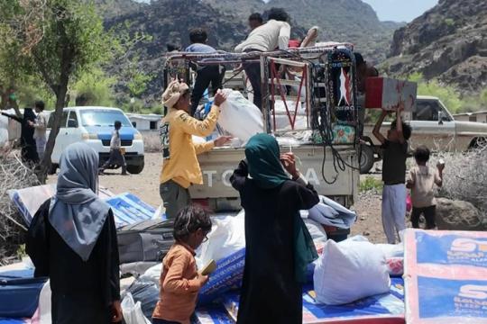 نزوح أكثر من ألف عائلة يمنية جراء تصعيد العمليات العسكرية في تعز والحديدة