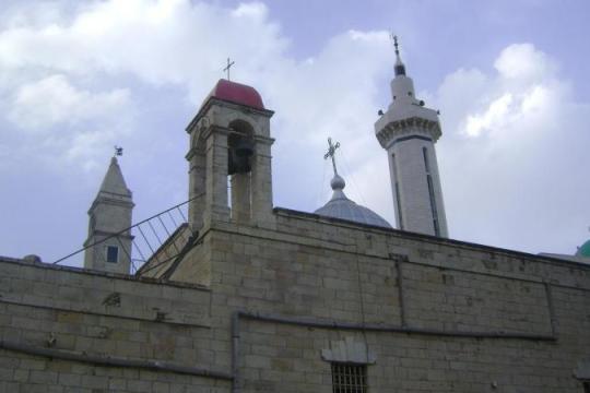 احتفالات عيد الخضر في بيت لحم رغم القيود الإسرائيلية وتراجع المشاركة