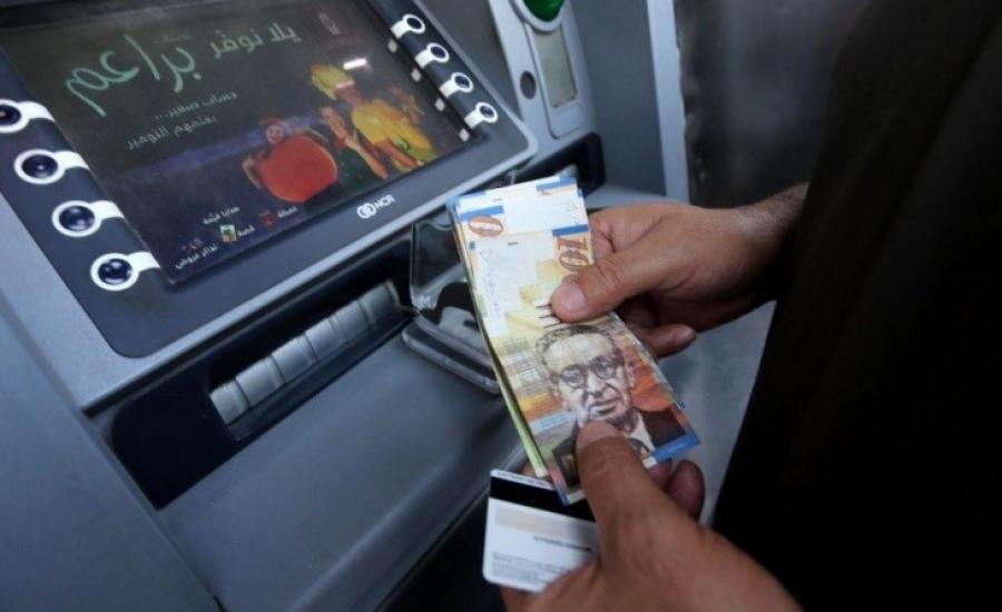 تعليمات جديدة تلزم المصارف بتثبيت قيمة القروض وإيقاف احتساب فوائد إضافية حتى السداد الكامل