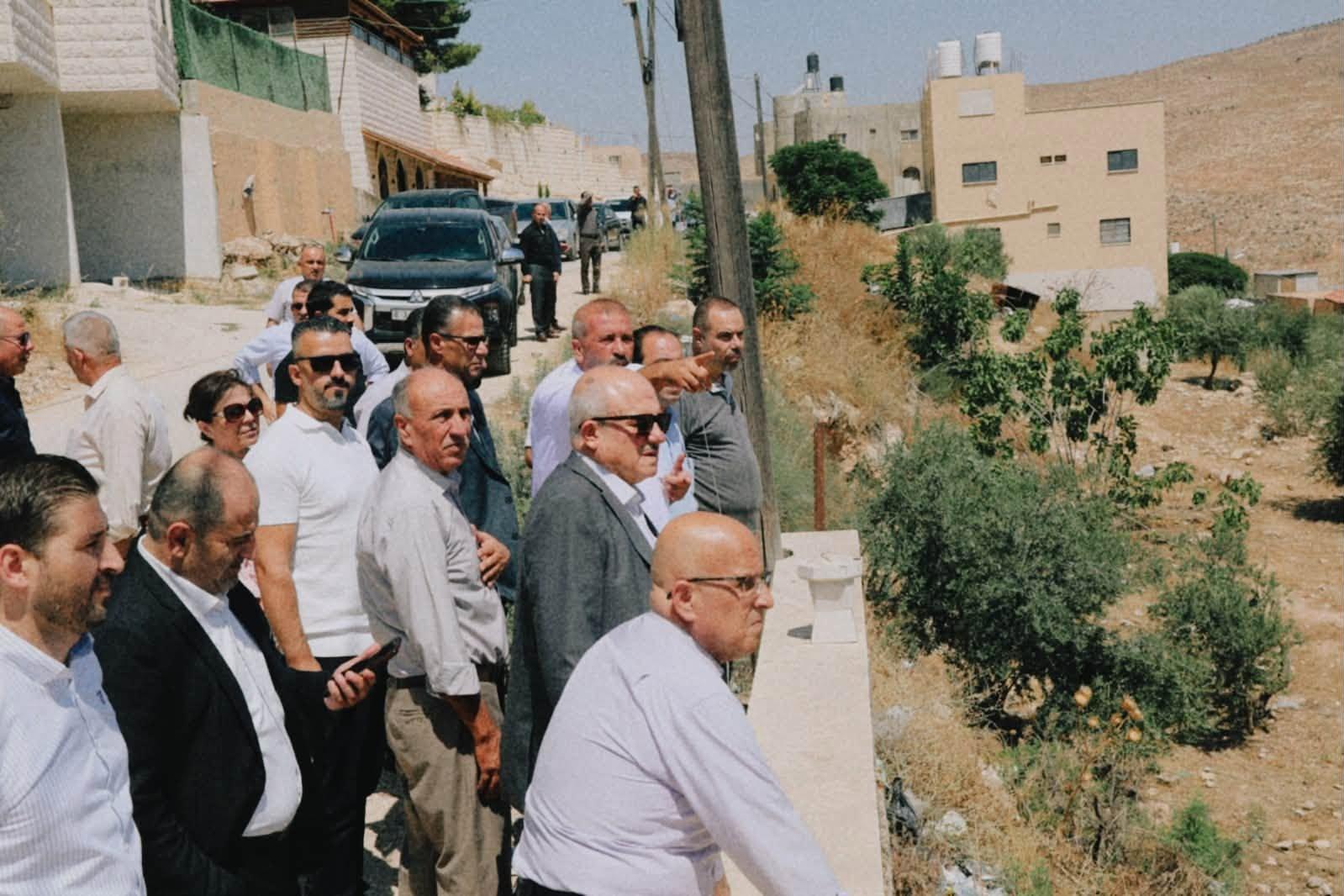 اللجنة الوزارية للأعمال الطارئة تزور بيت فوريك وبيت دجن وتل وصرة للاطلاع على أضرار اعتداءات الاحتلال والمستوطنين والاستجابة لاحتياجات الأهالي.