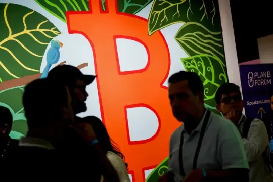 بتكوين تقترب من 80 ألف دولار بدعم مشتريات مؤسسية وتغطية المراكز المكشوفة