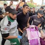 استشهاد مواطن متأثرًا بإصابته في قصف إسرائيلي بدير البلح واستمرار خروقات وقف النار