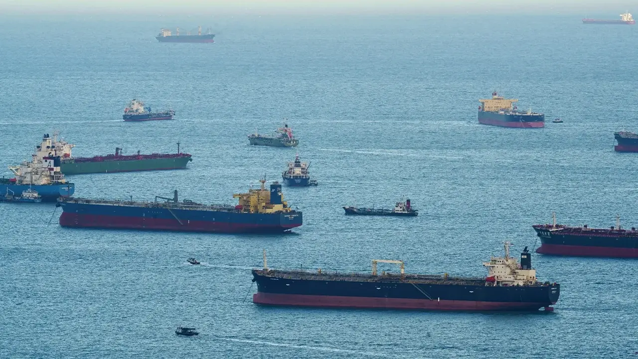 النفط يواصل الصعود مع تصاعد الحرب في إيران وإغلاق شبه كامل لمضيق هرمز