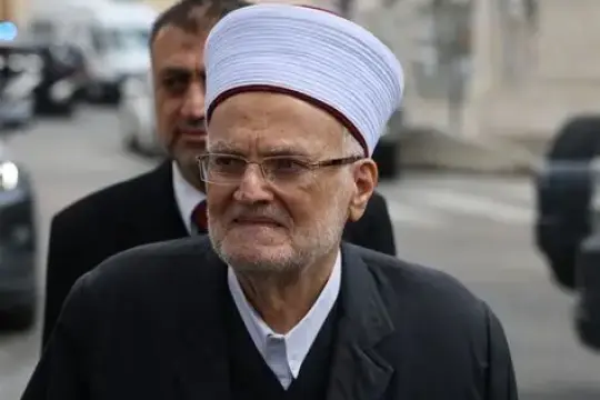 محاكمة الشيخ عكرمة صبري بتهمة "التحريض" تثير غضبًا واسعًا في القدس