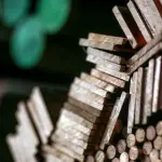 تراجع أسعار النحاس والألمنيوم مع ارتفاع المخزونات وضبابية الرسوم الأميركية