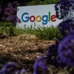 جوجل تربط رقم هاتف المستخدم تلقائيًا بحساباته على أندرويد.. كيف توقف الميزة؟