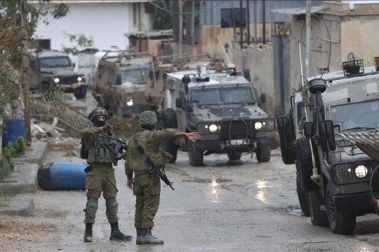 تصعيد ميداني في الضفة: هجمات للمستوطنين واعتقالات واقتحامات في عدة محافظات