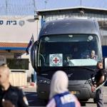 إسرائيل تسمح للصليب الأحمر بزيارة السجون دون لقاء الأسرى الفلسطينيين لأول مرة منذ أكتوبر 2023