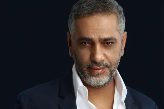 فضل شاكر يعود إلى المسرح بحفل في الرياض بعد غياب 14 عامًا