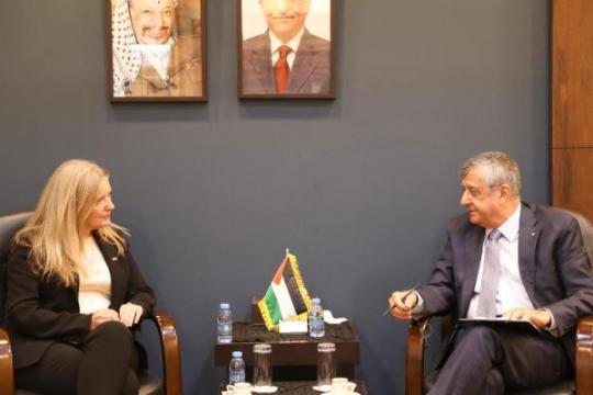 وزير الأشغال يبحث مع القنصل البريطاني التعاون في إعادة إعمار غزة