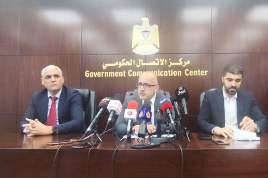 وزير المالية: التهديدات الإسرائيلية بقطع العلاقة البنكية تتجاوز الخطوط الحمراء والحكومة تواصل صرف 50% من الرواتب