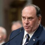 بشكل مفاجئ.. البنتاغون يعلن إقالة وزير البحرية الأمريكي