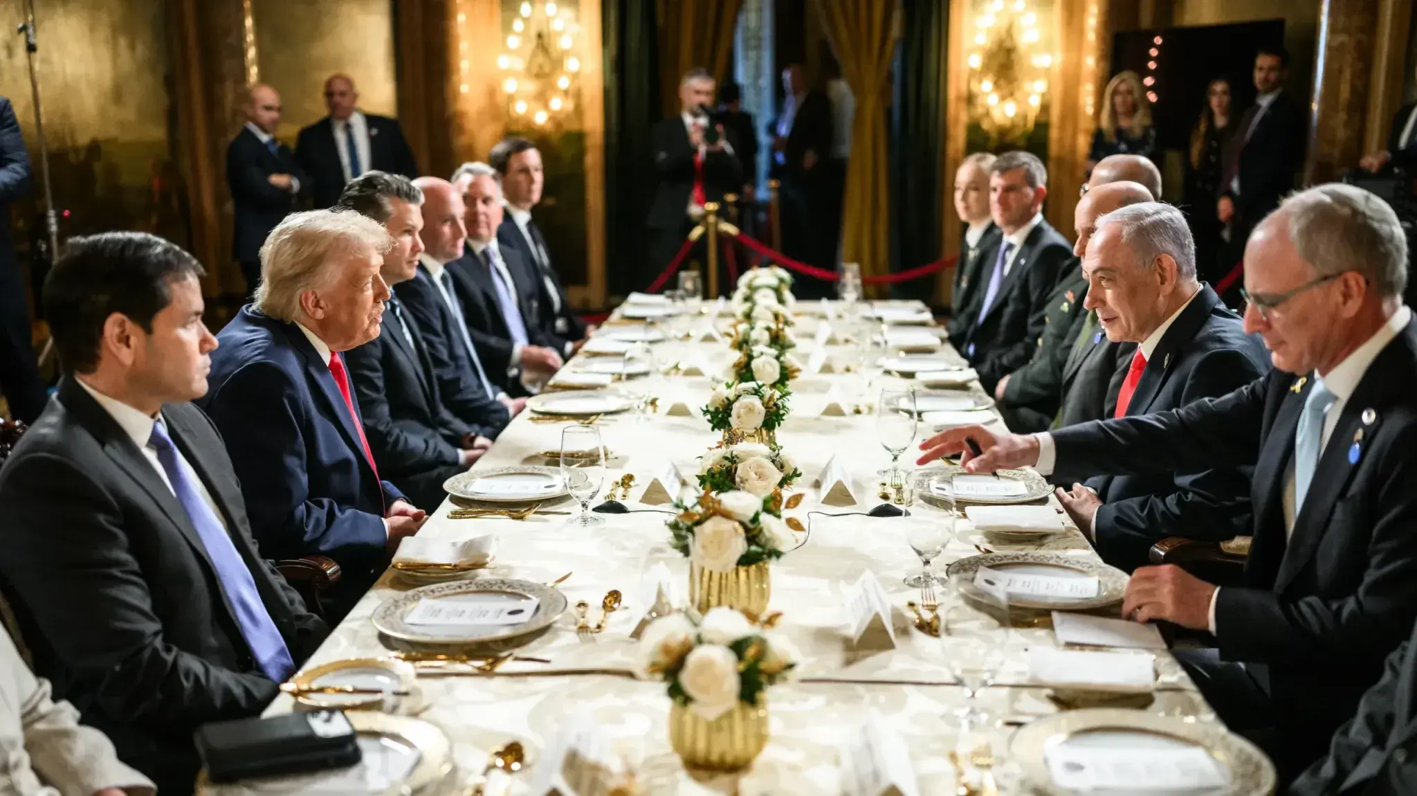 نتنياهو وترامب يتعاونان لإعادة تشكيل الشرق الأوسط وإسقاط النظام الإيراني مع إدارة ملفات غزة ولبنان