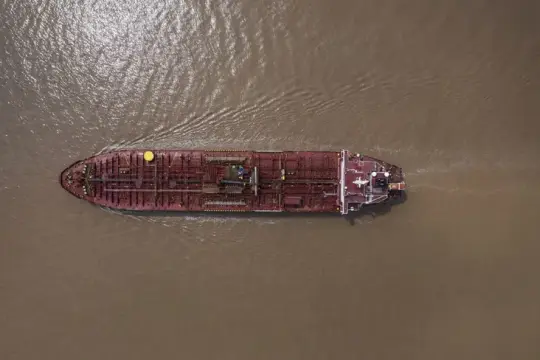 أجور ناقلات النفط من الشرق الأوسط إلى الصين ترتفع لأعلى مستوى في شهرين وسط توتر إيراني وشح السفن