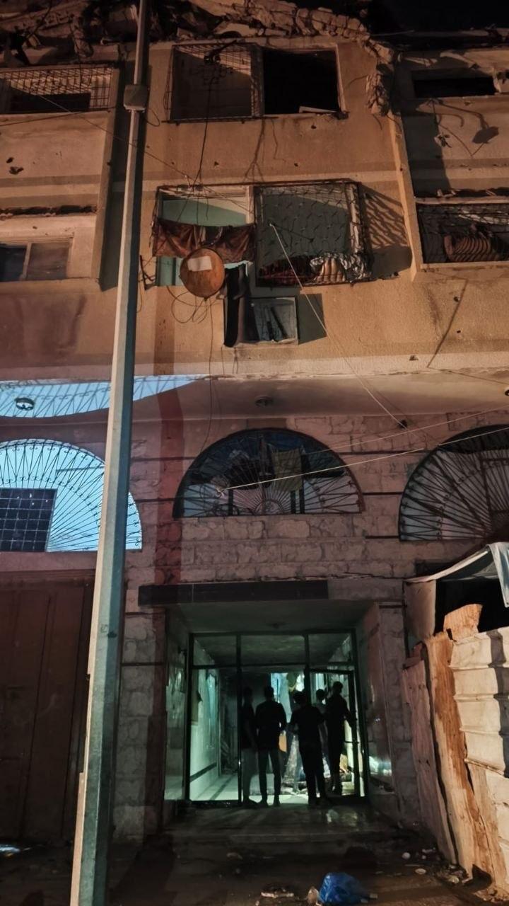 الدفاع المدني ينقذ أربعة مواطنين من داخل برج النيل ويحذر السكان من خطر يهدد سلامتهم